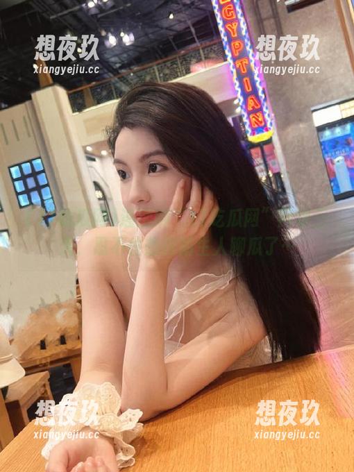 连续刷“17吃瓜网”网址三天，忍不住想跟陌生人聊瓜了…