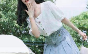 书桌上私藏的51吃瓜网网页链接，真是个能让人一边吃零食一边蹲点的神奇地方！