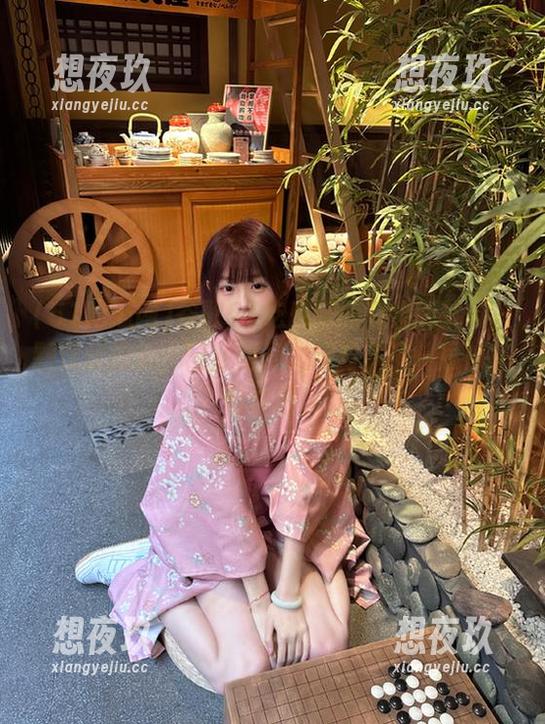 51吃瓜网 谷歌51吃瓜网的苹果版就像一颗深藏的瓜,慢慢剖开之后却多了一层神秘调味吧。