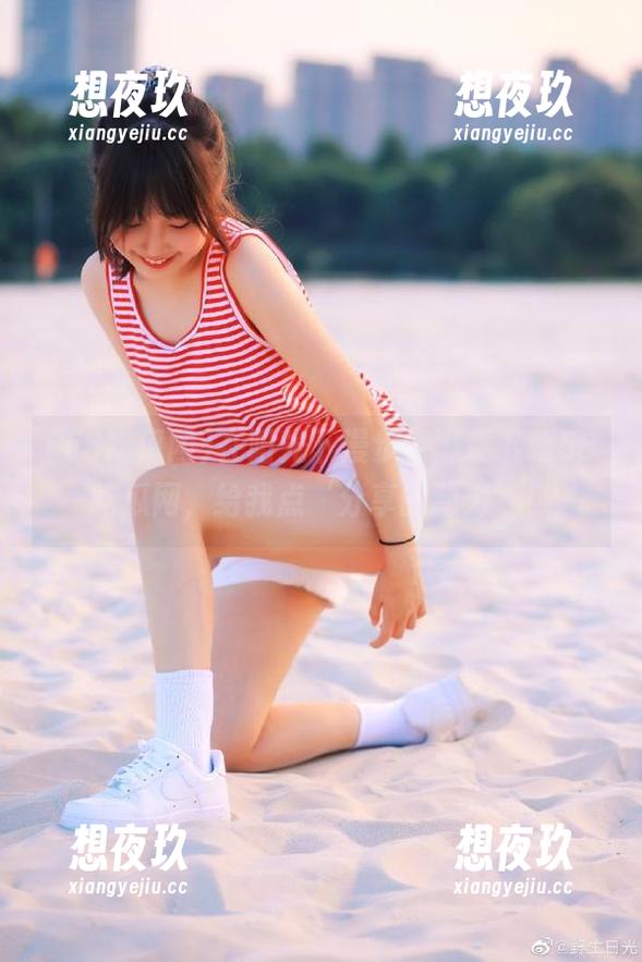 在阳光下漫步，顺便下载58吃瓜网，给我点‘分享的动力’！