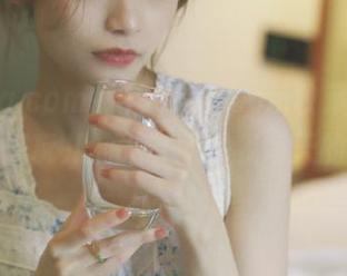 把91.cg.com收藏起来，网址里好玩儿的八卦就是我每天的调味品。