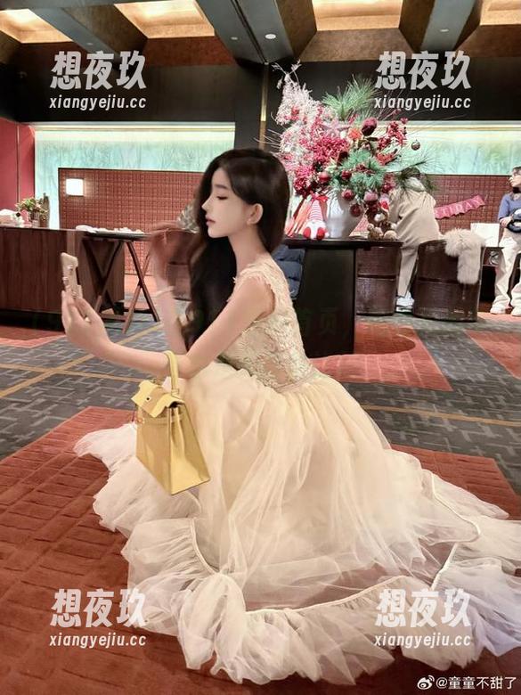 911黑料 在911黑料首页,吃西瓜的节奏也是无与伦比的