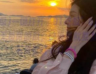 一键打开“91吃瓜”app，在线享受无极限的瓜，脑海里默默为这波岩石背影打下灯光！