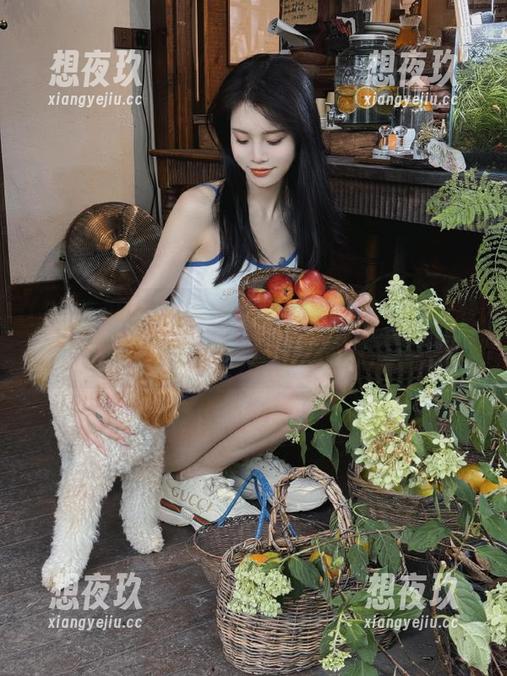 别被人卖了还哭鼻子，赶快来“92吃瓜中心”免费接收内幕！