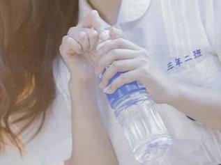 hl02co发布：当黑料站上热搜，发布后的我默默抚额...
