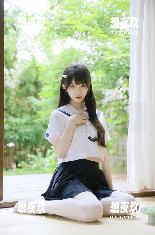 在zztt11网站，吃瓜就像是吃糖，越吃越兴奋，嘴里却依然空空…