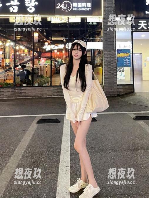 劲爆吃瓜 在劲爆吃瓜app上滑来滑去,仿佛海滩上玩漂流,瓜水四溅!