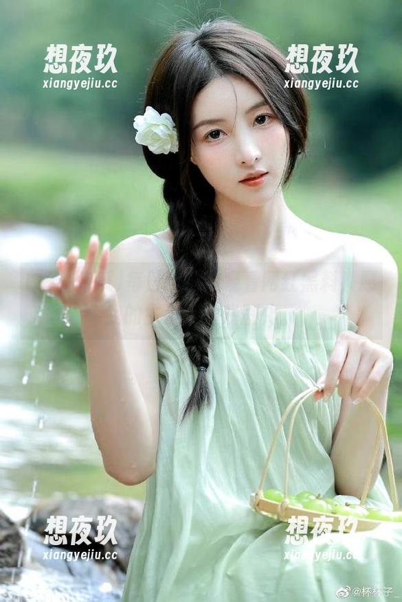 每日吃瓜 每日吃瓜:观看网红黑料,愿我的生活别太戏剧化。