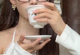 每日黑料网站分享：这些瓜，啧啧，吃着真香！