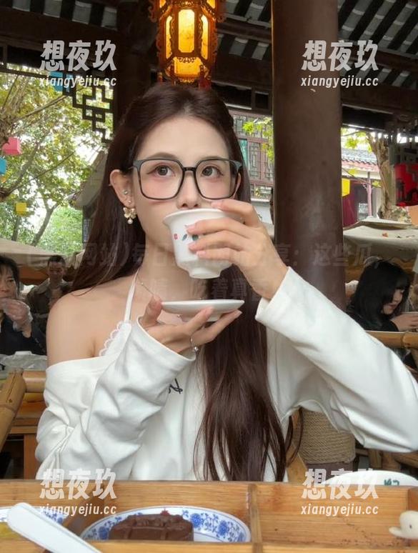 黑料网站 每日黑料网站分享:这些瓜,啧啧,吃着真香!